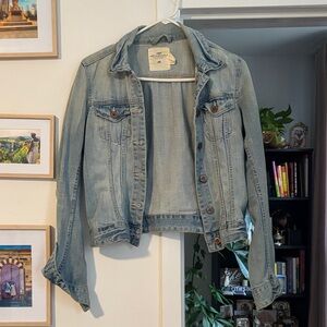 H&M Light Blue Denim Jacket - Classic Trucker Style